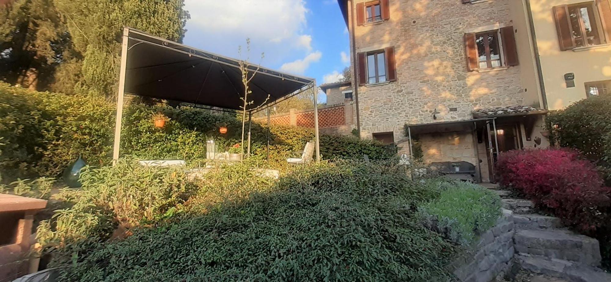 Bilocale In Strada Vestricciano Genna Con Giardino Privato *